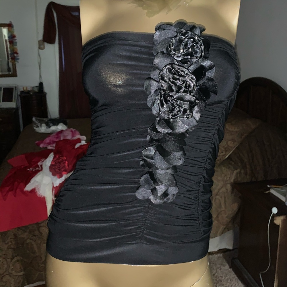 Black or red floral tube top - Picture 1 of 4